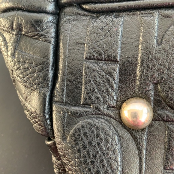 SOLD🤩Carolina Herrera Embossed Leather Bow Bucket - Picture 5 of 8